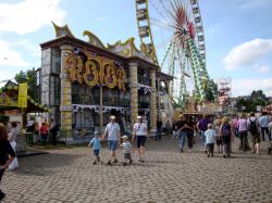 Vergnügungspark beim Kolomoni-Markt